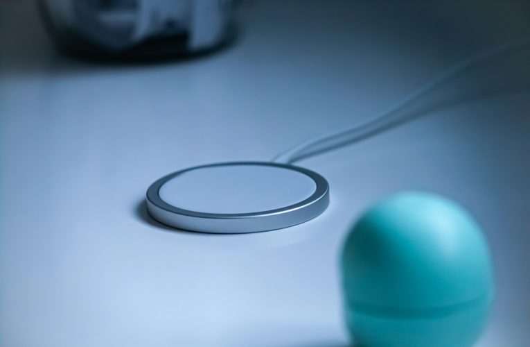 Apple prepara nuevos cargadores MagSafe con carga inalámbrica Qi 2.2 más rápida